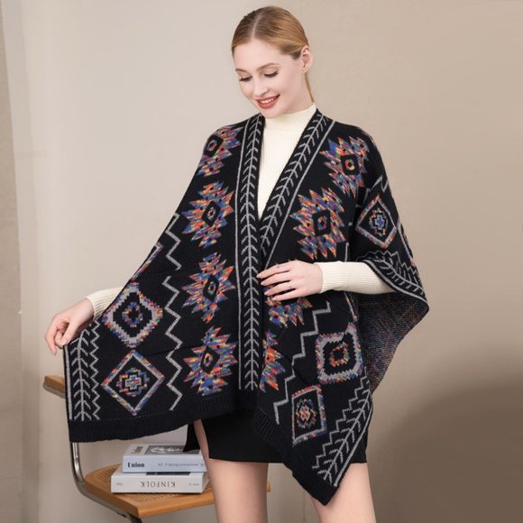 Boho Patterned Front Pockets Poncho - Picture 1 of 2